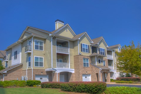 Luxury Apartments in Lithonia| Wesley Kensington Apartments | Garages Available